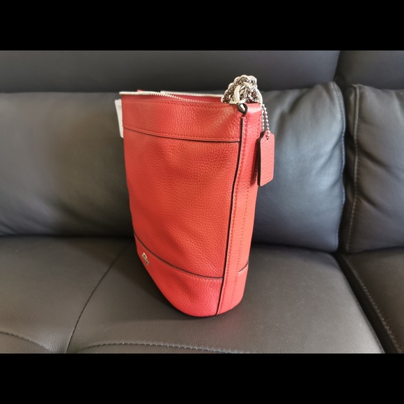 COACH small paxton duffle,F76668 BRIGHT CARDINAL - Picture 2 of 2